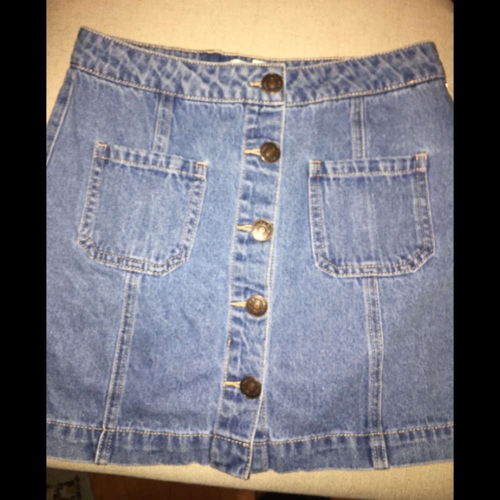 Forever 21 juniors Jean skirt sz small‎